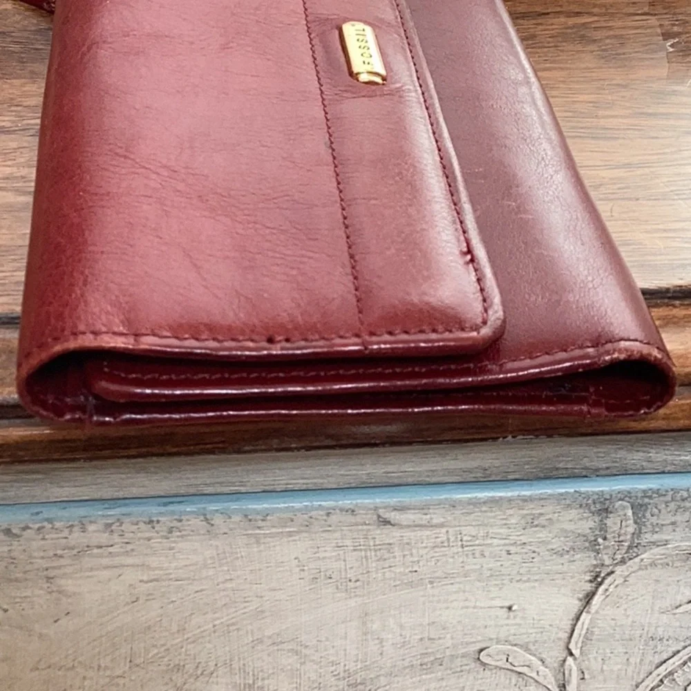 Fossil vintage red, soft genuine leather checkbook wallet - Picture 5 of 16
